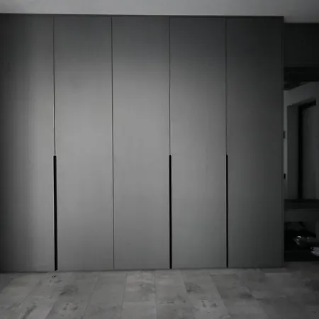 Appartamento Modern Dark Minimalist With Panoramic Views Leopoli