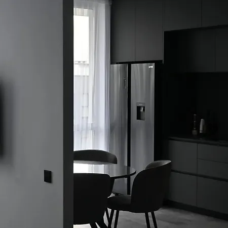 Appartamento Modern Dark Minimalist With Panoramic Views Leopoli